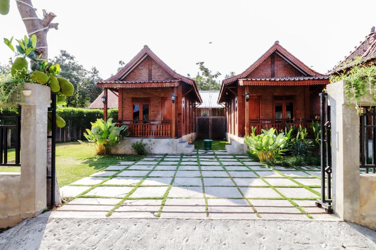 Omah Teras Bata Guesthouse Yogyakarta Exterior photo