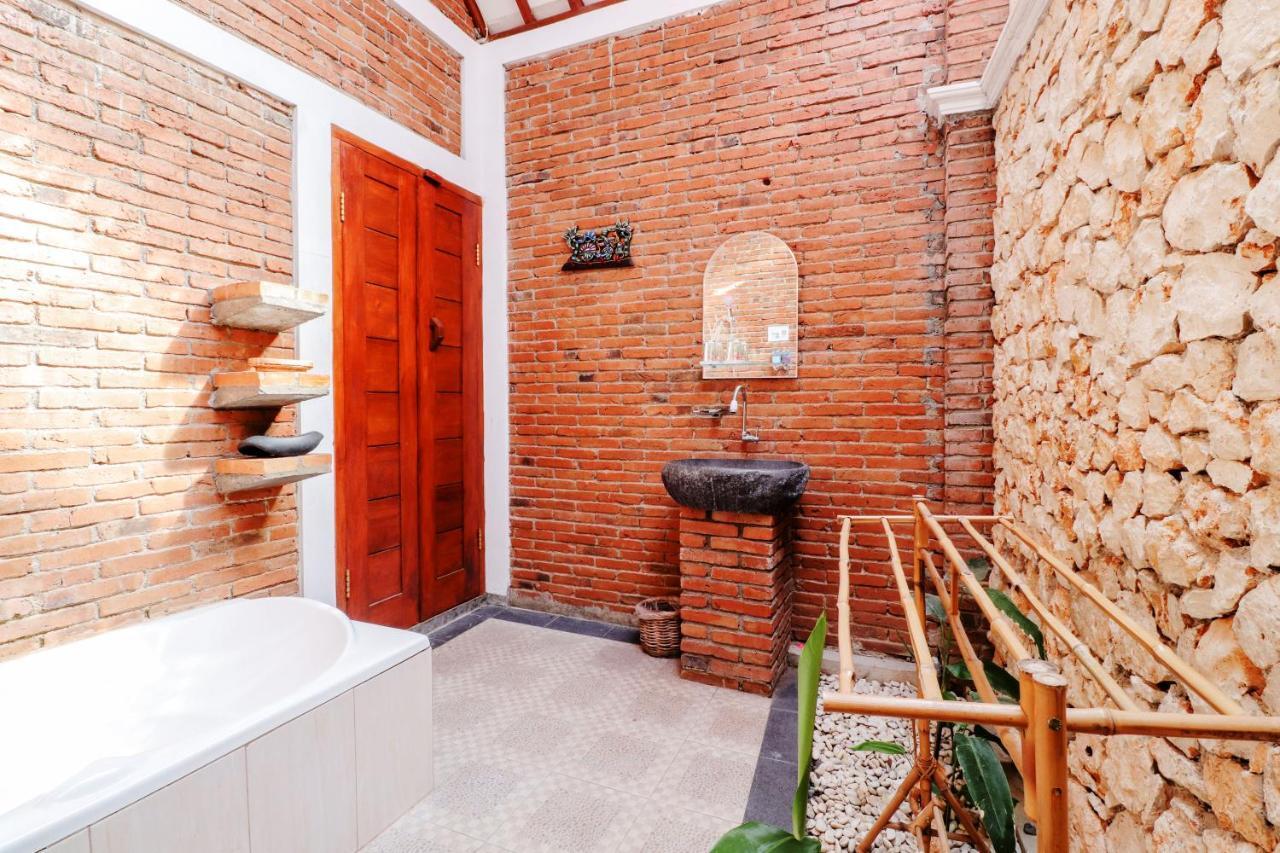 Omah Teras Bata Guesthouse Yogyakarta Exterior photo