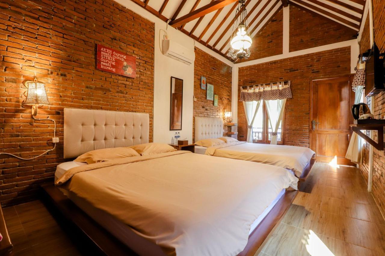 Omah Teras Bata Guesthouse Yogyakarta Exterior photo
