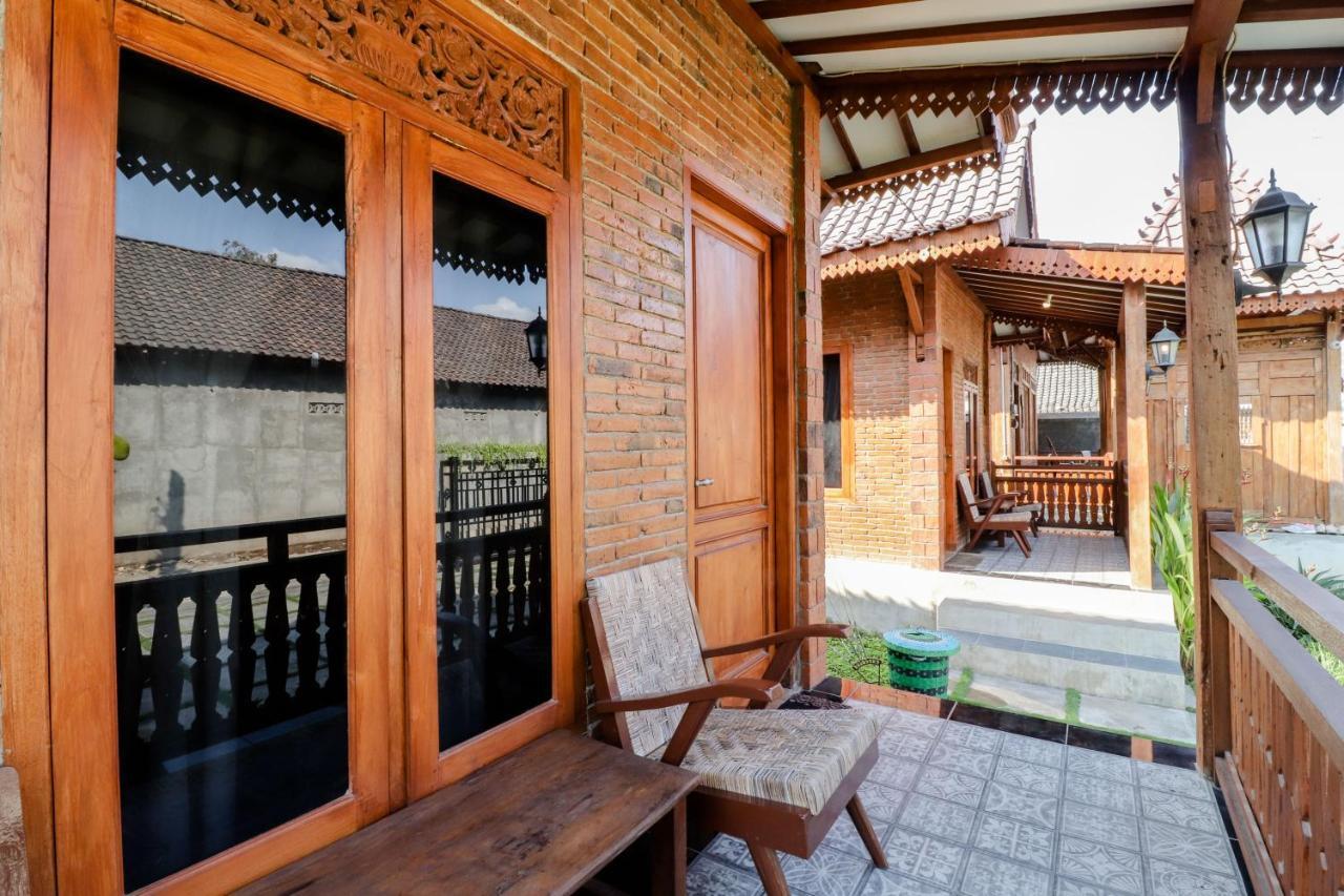 Omah Teras Bata Guesthouse Yogyakarta Exterior photo